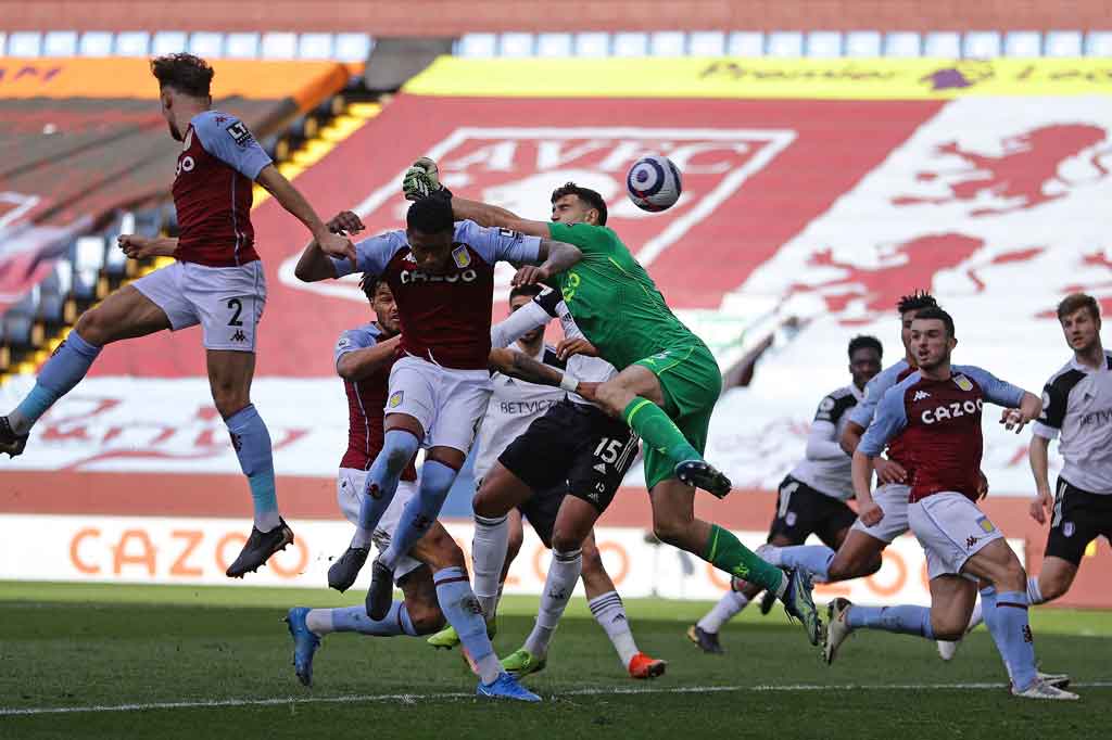 Kedua tim turun minum dalam kedudukan nirgol setelah Fulham membuang banyak peluang. Sementara hadiah tendangan penalti yang awalnya dihadiahkan wasit Andy Madley di pengujung babak pertama dibatalkan setelah ia berkonsultasi dengan VAR.