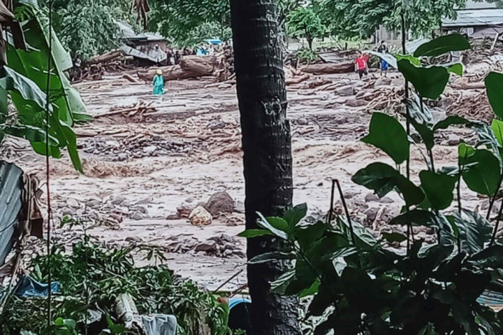 3 Berita Foto Terpopuler: Flores Timur Diterjang Banjir Bandang