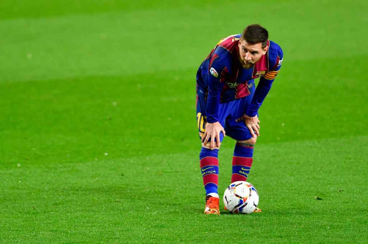 Tuan rumah berpeluang menjebol gawang Valladolid lewat eksekusi tendangan bebas Lionel Messi pada menit ke-16. Sayang bola belum menemui sasaran.