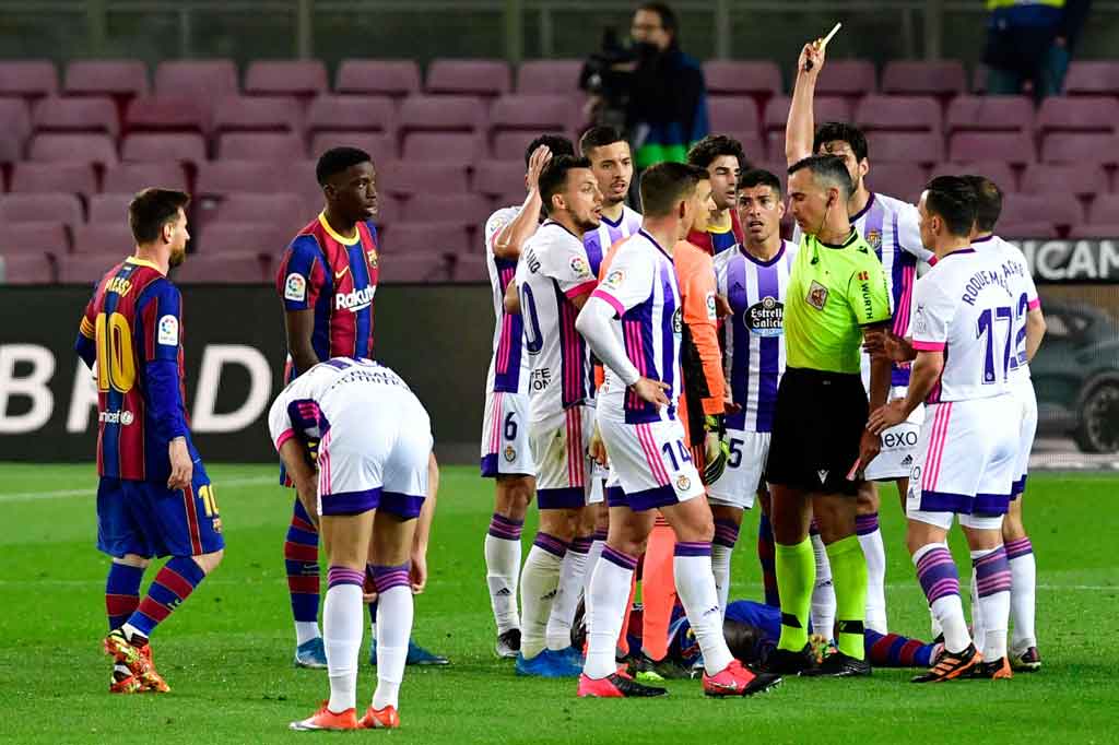 Pada menit ke-79 Valladolid harus bermain dengan 10 orang setelah Oscar Plano diganjar kartu merah karena melakukan tekel berbahaya kepada Dembele.