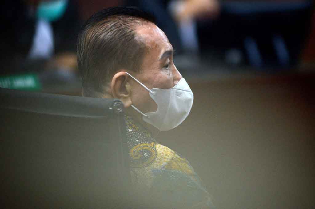 Terpidana kasus cessie Bank Bali Djoko Soegiarto Tjandra divonis 4,5 tahun penjara ditambah denda Rp100 juta subsider 6 bulan kurungan karena terbukti menyuap aparat penegak hukum dan melakukan pemufakatan jahat.