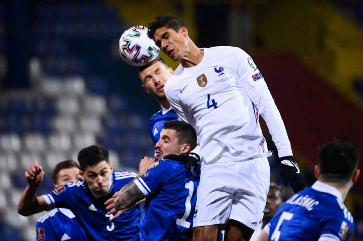 Absennya Varane datang pada waktu yang kurang tepat bagi Madrid, karena dia juga diperkirakan akan absen pada El Clasico hari Sabtu, 10 April 2021 melawan Barcelona dan leg kedua melawan Liverpool di Anfield minggu depan.