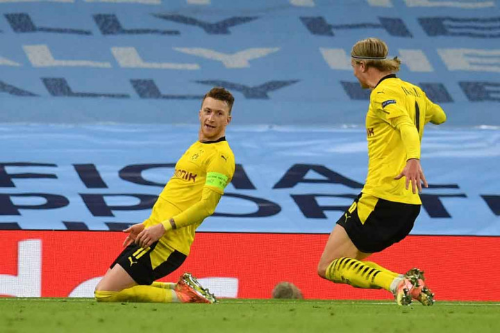 Di tengah tekanan yang dirasakan, Dortmund justru berhasil menyamakan kedudukan pada menit ke-84 saat Marco Reus merangsek ke dalam kotak penalti demi mengkonversi umpan Haaland ke gawang tuan rumah.