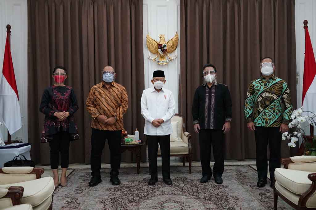 MGN dan Ma'ruf juga membahas tentang ekonomi syariah yang dapat menjadi gaya hidup masyarakat. Terakhir, penguatan usaha kecil menengah (UKM) agar memiliki penetrasi untuk berkembang lebih cepat. 