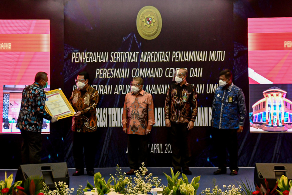 Ditjen Badilum menyelenggarakan kegiatan penyerahan sertifikat akreditasi penjaminan mutu kepada 56 pengadilan negeri yang memperoleh nilai A (Excellent).
