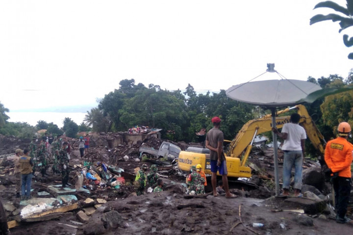 Kepala BNPB Letjen Doni Monardo memperbarui data korban yang meninggal akibat bencana alam di Nusa Tenggara Timur (NTT). Hingga hari ini, Rabu, 7 April 2021, total korban tewas akibat bencana alam banjir bandang hingga longsor mencapai 138 orang.