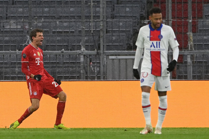 Thomas Mueller melakukan selebrasi usai mencetak gol ke gawang Paris Saint-Germain (PSG).