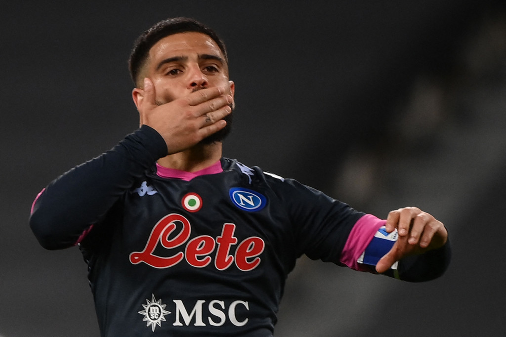 Lorenzo Insigne melakukan selebrasi usai mencetak gol ke gawang Juventus.