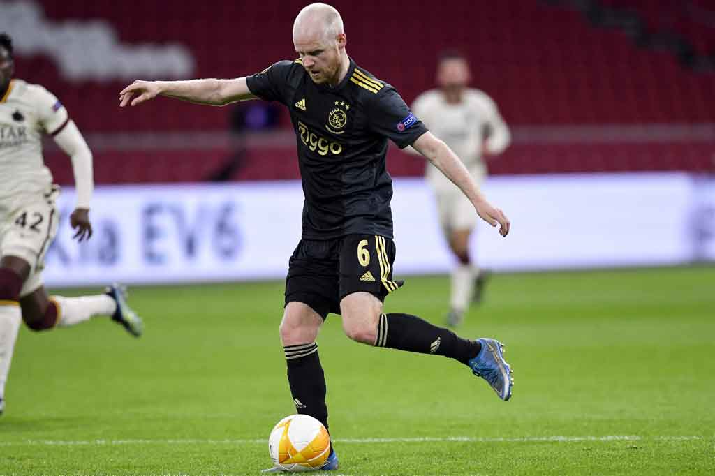 Tuan rumah membuka keunggulan pada menit ke-39 saat Davy Klaassen merebut penguasaan bola di dekat kotak penalti Roma. Klaassen kemudian melakukan kerja sama umpan satu dua bersama Dusan Tadic sebelum mengakhirinya dengan sontekan kaki kiri ke dalam gawang Pau Lopez.