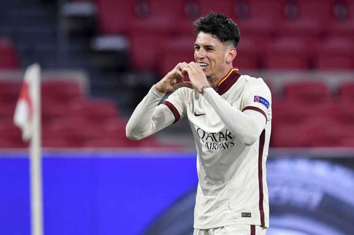 Lantas, tiga menit jelang bubaran Roma menuntaskan kebangkitan mereka melalui situasi sepak pojok yang diakhiri tembakan keras Ibanez ke dalam gawang Ajax yang mengunci kemenangan 2-1 bagi Gialorossi.