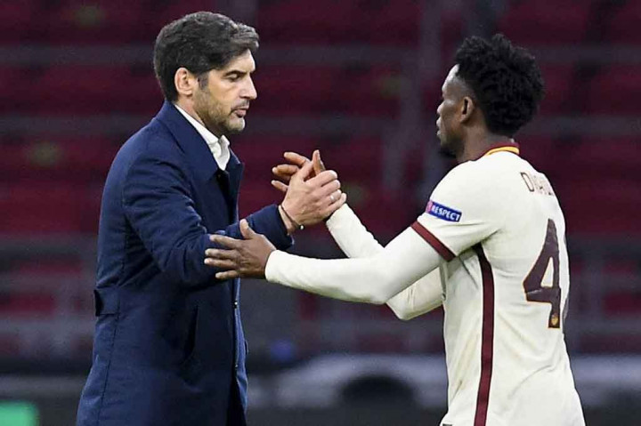 Bukan saja membalaskan kekalahan dengan skor serupa pada 2002 silam, Roma juga membawa pulang bekal dua gol tandang untuk leg kedua yang akan dimainkan di Olimpico pada Kamis, 15 April 2021 pekan depan. Giallorossi hanya butuh hasil imbang untuk melaku ke semifinal Liga Europa.