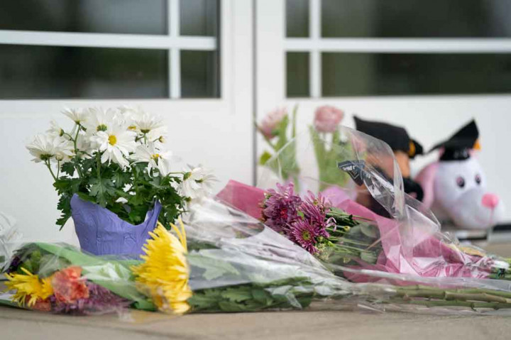 Polisi di negara bagian Carolina Selatan AS mengatakan bahwa mantan cornerback San Francisco 49ers, Phillip Adams menembak mati lima korban di kota Rock Hill pada Rabu, 7 April 2021. 

Dia kemudian kembali ke rumah orang tuanya, dan bunuh diri Kamis, 8 April 2021 pagi setelah perselisihan dengan polisi.