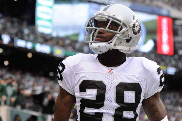 
Berbicara kepada saluran televisi lokal, ayah Adams, Alonzo, menyatakan bahwa dia yakin bermain sepak bola profesional telah mengacaukan anaknya.
 Karier profesional Adams, dari 2010-2015, diwarnai oleh cedera, termasuk gegar otak.

 Selain 49ers, ia juga bermain untuk New England Patriots, New York Jets, Oakland Raiders, dan Atlanta Falcons.