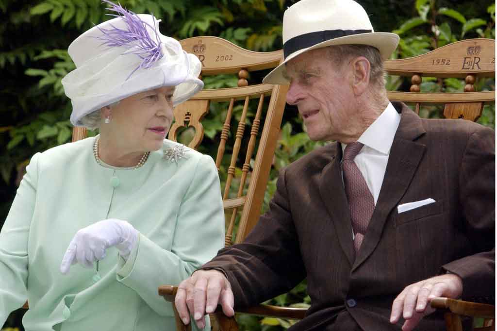 Duke of Edinburgh, begitu Philip dikenal secara resmi, telah mendampingi istrinya --Ratu Elizabeth-- selama 69 tahun pemerintahannya, masa terpanjang dalam sejarah Inggris. Selama waktu itu, Pangeran Philip memiliki reputasi sikap yang keras, tanpa basa-basi, dan kecenderungan untuk sesekali membuat kesalahan.