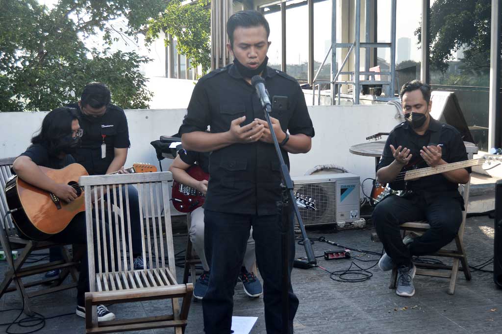 Acara Potluck Medcom.id yang menjadi kegiatan rutin tahunan menyambut bulan suci Ramadan ini dibuka dengan doa.