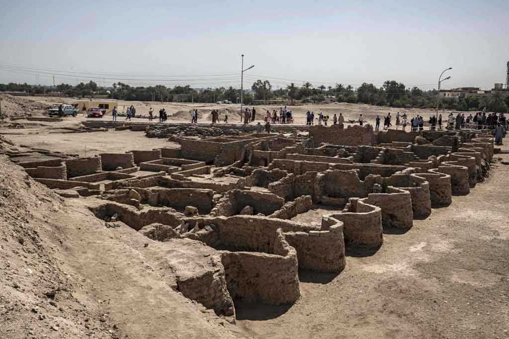 Pemandangan kota berusia sekitar 3.000 tahun yang dijuluki The Rise of Aten, dan berasal dari masa pemerintahan Amenhotep III, yang ditemukan oleh misi Mesir di dekat Luxor.