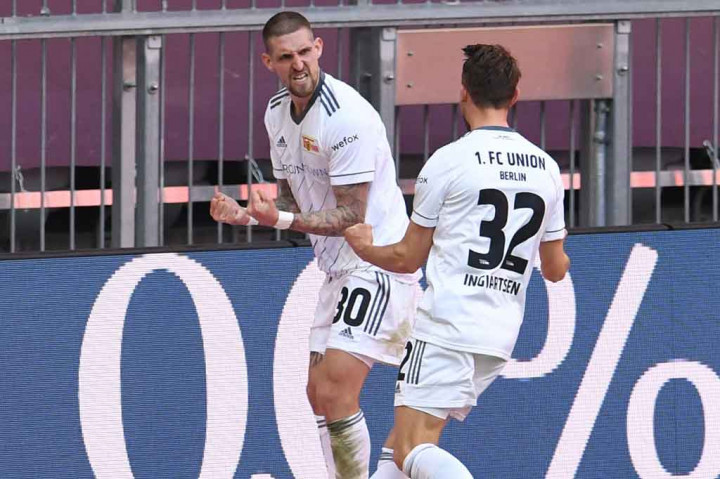 Namun keunggulan Muenchen buyar lima menit jelang bubaran ketika lini belakang Bayern lalai mengantisipasi bola lemparan ke dalam, memberikan kesempatan Robrt Andrich menyusur sisi sayap kiri dan melepaskan umpan tarik yang disontek oleh Marcus Ingvartsen demi membuat kedudukan imbang 1-1.