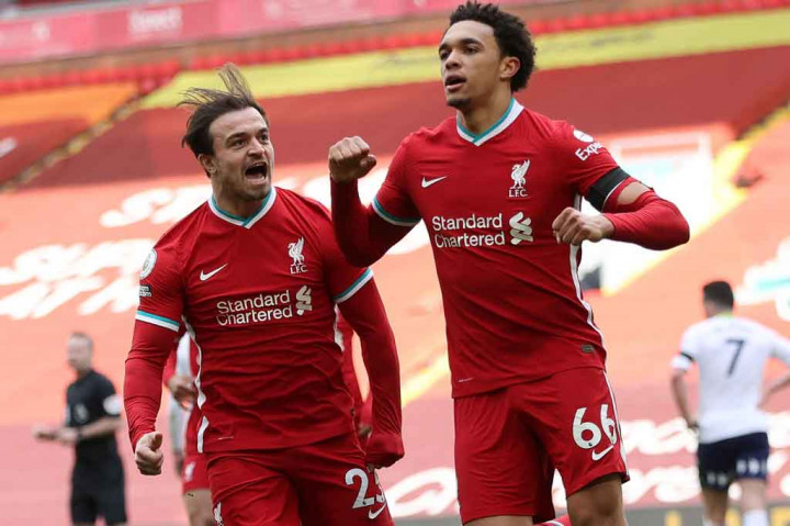 Gol berawal saat tembakan Thiago Alcantara berhasil ditepis kiper Emiliano Martinez. Bola liar jatuh ke kaki Alexander-Arnold yang kemudian mengecoh hadangan Douglas Luiz sebelum melepaskan tembakan melengkung ke area tiang jauh demi membawa timnya unggul 2-1.