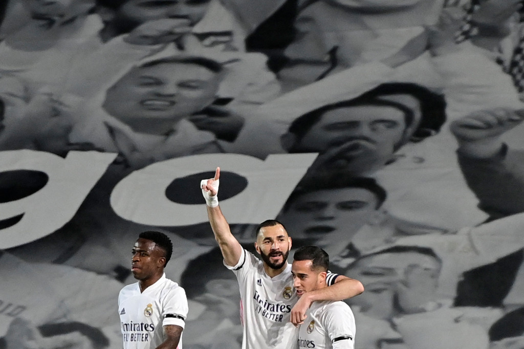 Real Madrid menguasai puncak klasemen Liga Spanyol, setelah El Real memenangi El Clasico kontra Barcelona dengan skor 2-1.