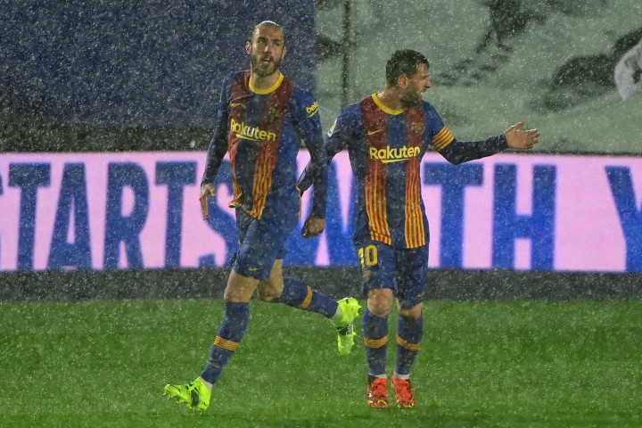 Barcelona lantas bangkit di babak kedua untuk mencari gol, tapi cuma berhasil mencetak sekali lewat Oscar Mingueza.
