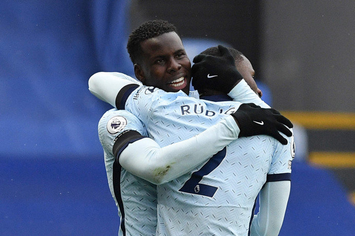 Kurt Zouma kemudian mencetak gol ketiga Chelsea di laga ini pada menit ke-30.