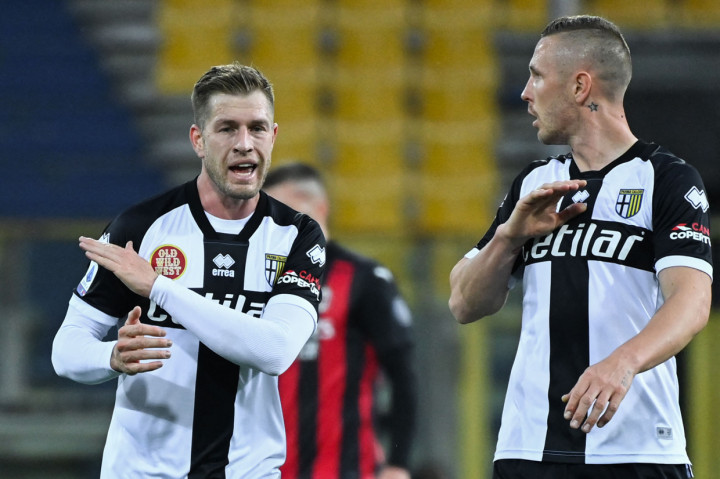 Parma mampu menciptakan gol balasan setelah Ibrahimovic diusir dari sepakan Riccardo Gagliolo.