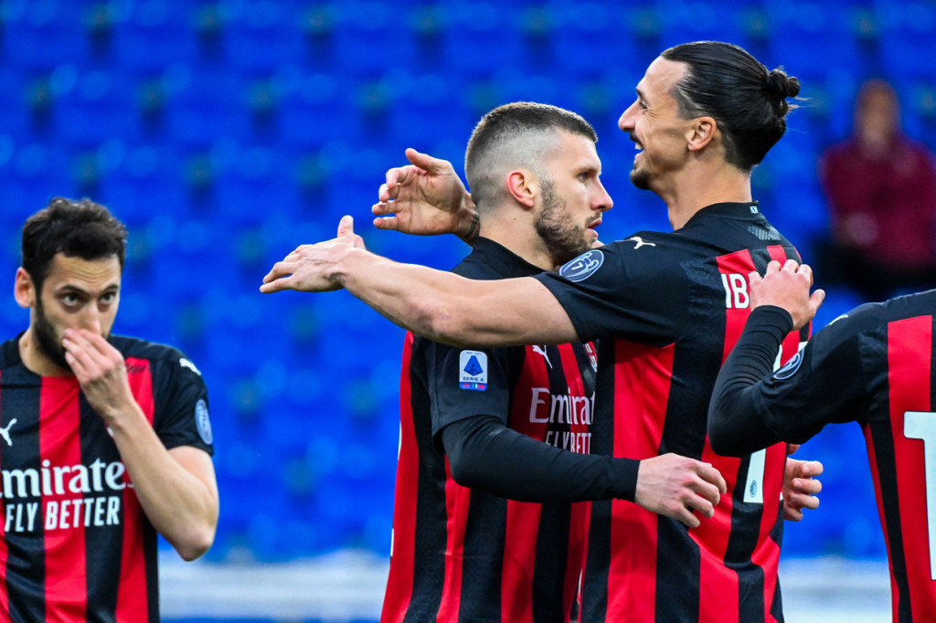 Milan unggul dua gol lebih dulu berkat gol cepat Ante Rebic yang diperbesar Franck Kessie.