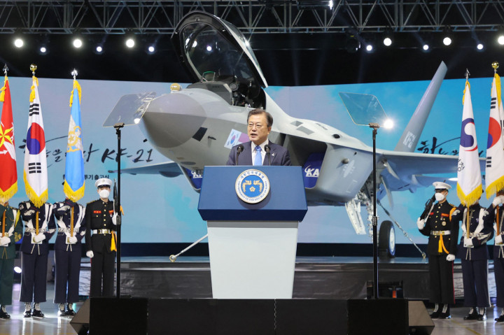 Pada Jumat, 9 April 2021, Korea Selatan meluncurkan jet tempur KF-21 Boramae, di markas Korea Aerospace Industries di kota Sancheon. Ini adalah prototipe jet pertama yang diluncurkan dari proyek KF-X yang berkolaborasi dengan Indonesia. 