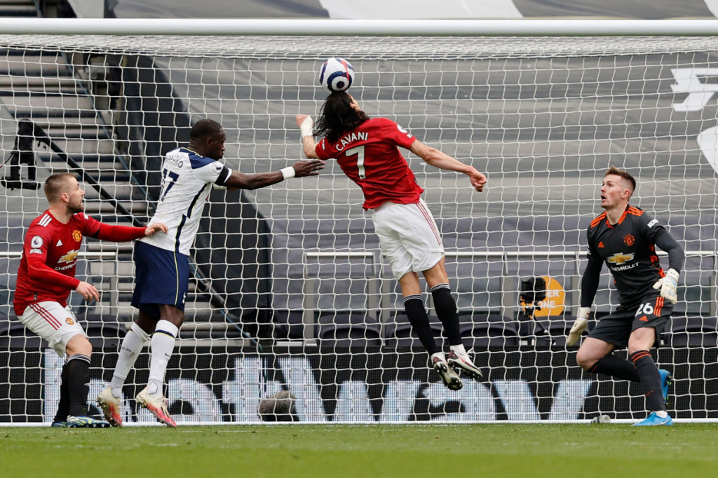 Manchester United, tujuh menit sebelumnya bisa mencetak gol lebih dulu lewat Edinson Cavani. Hanya saja, dianulir VAR karena Scott McTominay kedapatan mengeplak mukanya Son Heung-min sebelum terjadi proses gol Cavani itu.