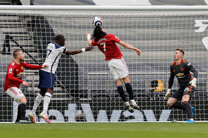 Manchester United, tujuh menit sebelumnya bisa mencetak gol lebih dulu lewat Edinson Cavani. Hanya saja, dianulir VAR karena Scott McTominay kedapatan mengeplak mukanya Son Heung-min sebelum terjadi proses gol Cavani itu.