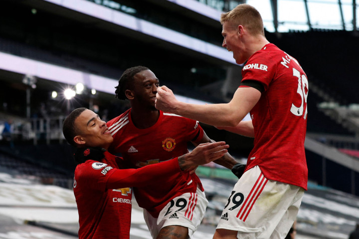 Hasil tersebut membawa Manchester United kukuh di peringkat kedua Klasemen Liga Inggris sementara dengan 63 poin. Tottenham Hotspur tertahan di peringkat ketujuh dengan 49 poin. 