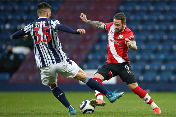 Southampton balik mengancam melalui Danny Ings yang berusaha menyelesaikan umpan silang Nathan Redmond. Sayang tembakannya berlalu di muka gawang West Brom pada menit ke-26.