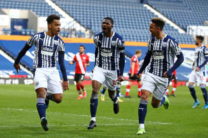 Pada menit ke-32, West Brom akhirnya mampu membuka keunggulan mereka. Matehus Pereira mengkonversi tendangan penalti yang diperoleh setelah ia dijatuhkan secara ceroboh oleh Forster.