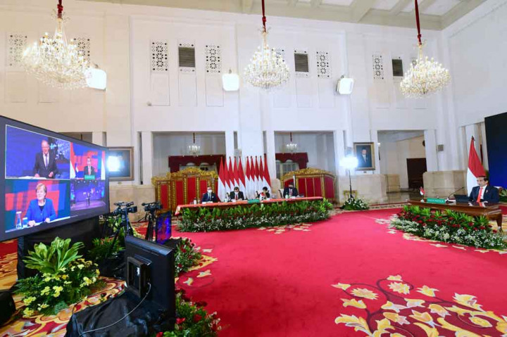Presiden Joko Widodo bersama Kanselir Jerman Angela Merkel meresmikan bersama pembukaan Hannover Messe 2021 Digital Edition secara virtual, Senin, 12 April 2021.
