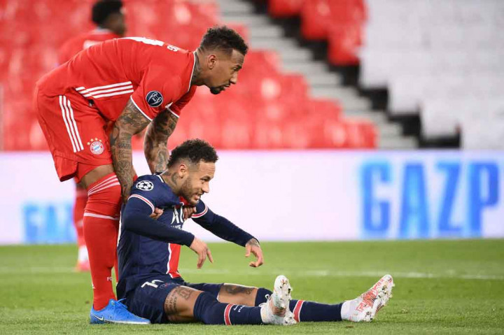 Pada menit ke-53, Neymar membuang kesempatan emas untuk menyamakan kedudukan ketika ia gagal menjangkau bola umpan umpan tarik di muka gawang Bayern yang sudah melompong ditinggalkan Neuer, yang dipancing menutup ruang gerak Angel Di Maria. 