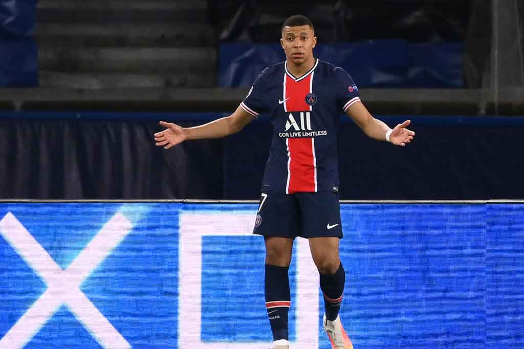 Pada menit ke-78, Mbappe berhasil menjebol gawang Neuer dalam sebuah serangan balik. Tetapi gol itu segera dianulir karena hakim garis mengangkat bendera pertanda offside.