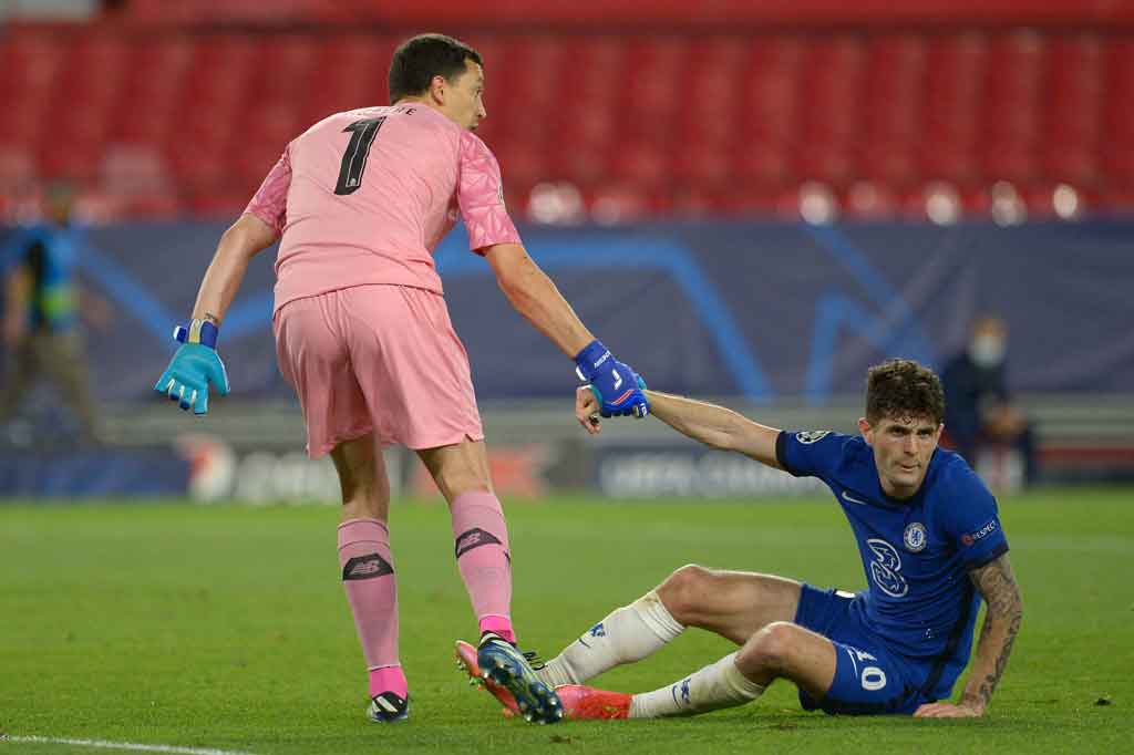 Chelsea hampir menegaskan keunggulan agregat mereka pada menit kedua injury time. Sayang tembakan Pulisic bisa dimentahkan kiper Agustin Marchesin sebelum disapu oleh Mbemba.