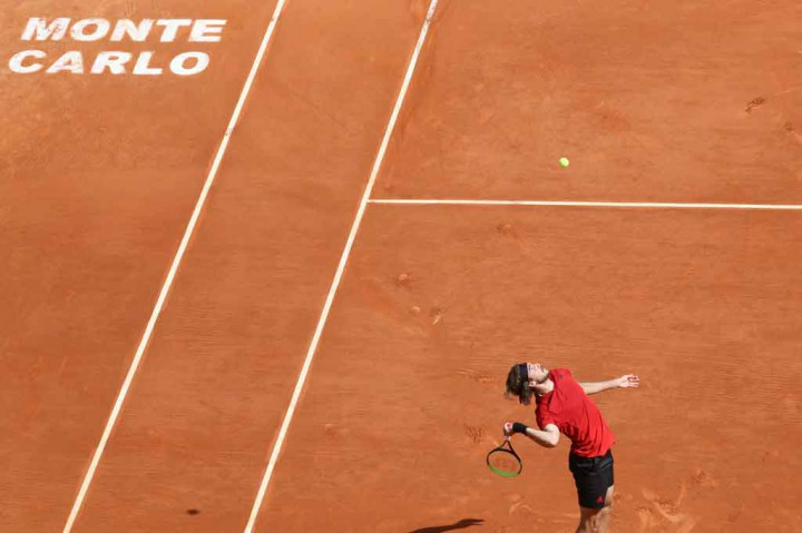 Tsitsipas masih menunggu calon lawan di babak 16 besar, antara John Millman dan unggulan ke-16 Cristian Garin untuk memperebutkan tempat di perempat final.