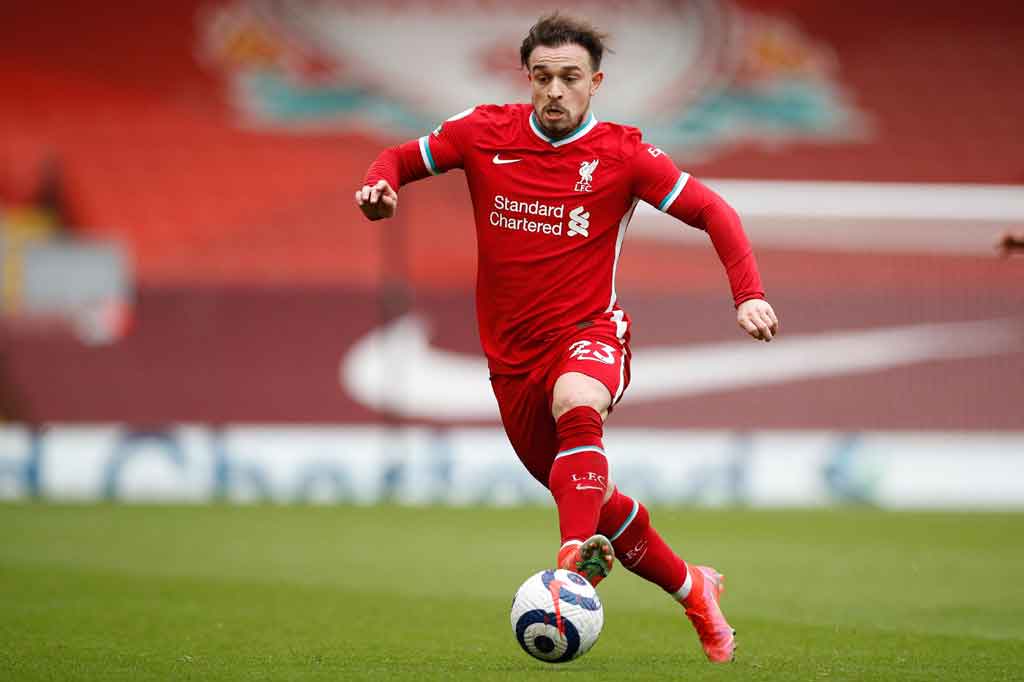 Klopp menggunakan dua slot pergantian lagi untuk memasukkan Alex Oxlade-Chamberlain dan Xherdan Shaqiri untuk menggantikan Sadio Mane dan Firmino dalam upaya mencari opsi serangan.