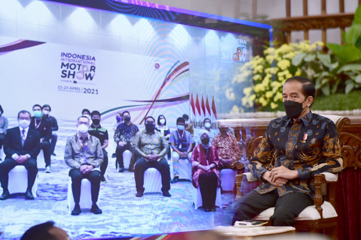 Pembukaan ajang pameran otomotif yang kali ini digelar secara kombinasi luring terbatas dan daring tersebut dilakukan dari Istana Negara, Jakarta, pada Kamis, 15 April 2021. 