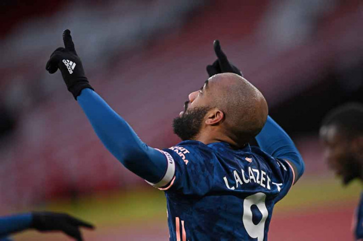 Petaka bagi tuan rumah berlanjut lantaran pada menit ke-20 Saka dijegal oleh gelandang bertahan Jacub Hromada di dalam kotak terlarang dan hasil tendangan penalti sukses dikonversi dengan baik oleh Alexandre Lacazette demi menggandakan keunggulan Arsenal.