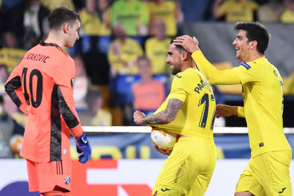 Paco Alcacer membawa Villarreal memimpin dengan menjebol gawang yang sudah tak bertuan, lantaran kiper Dominik Livakovic dipancing keluar dari sarangnya oleh Samuel Chukwueze pada menit ke-36.
