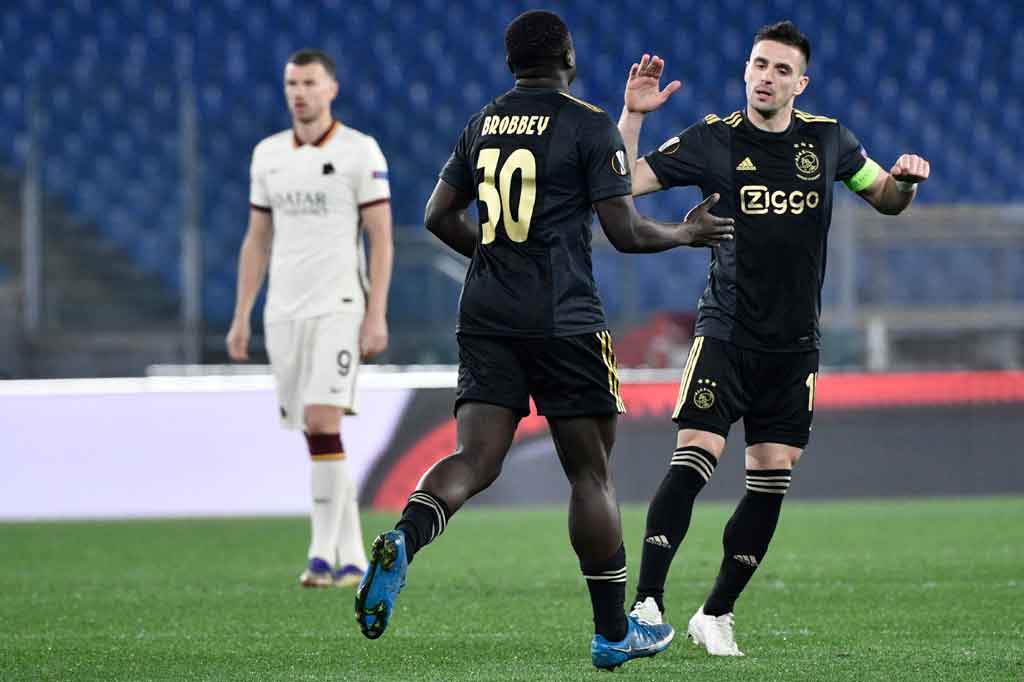 Setelah babak pertama berakhir nirgol, Ajax membuka keunggulan empat menit memasuki babak kedua melalui talenta muda Brian Brobbey, memanfaatkan umpan jauh bek Perr Schuurs.