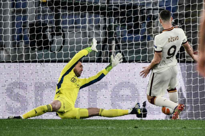 Roma yang masih unggul produktivitas gol tandang dalam agregat sementara 2-2 berhasil menyamakan kedudukan pada menit ke-72 lewat Edin Dzeko dalam skema serangan balik.