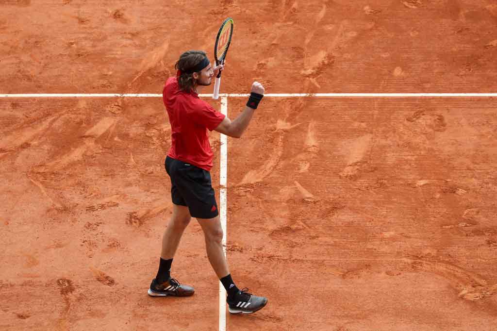 Petenis Yunani Stefanos Tsitsipas mengamankan tiket perempat final Monte Carlo Masters 2021 setelah mengatasi Christian Garin 6-3, 6-4 pada putaran ketiga, Kamis, 15 April 2021 waktu setempat.