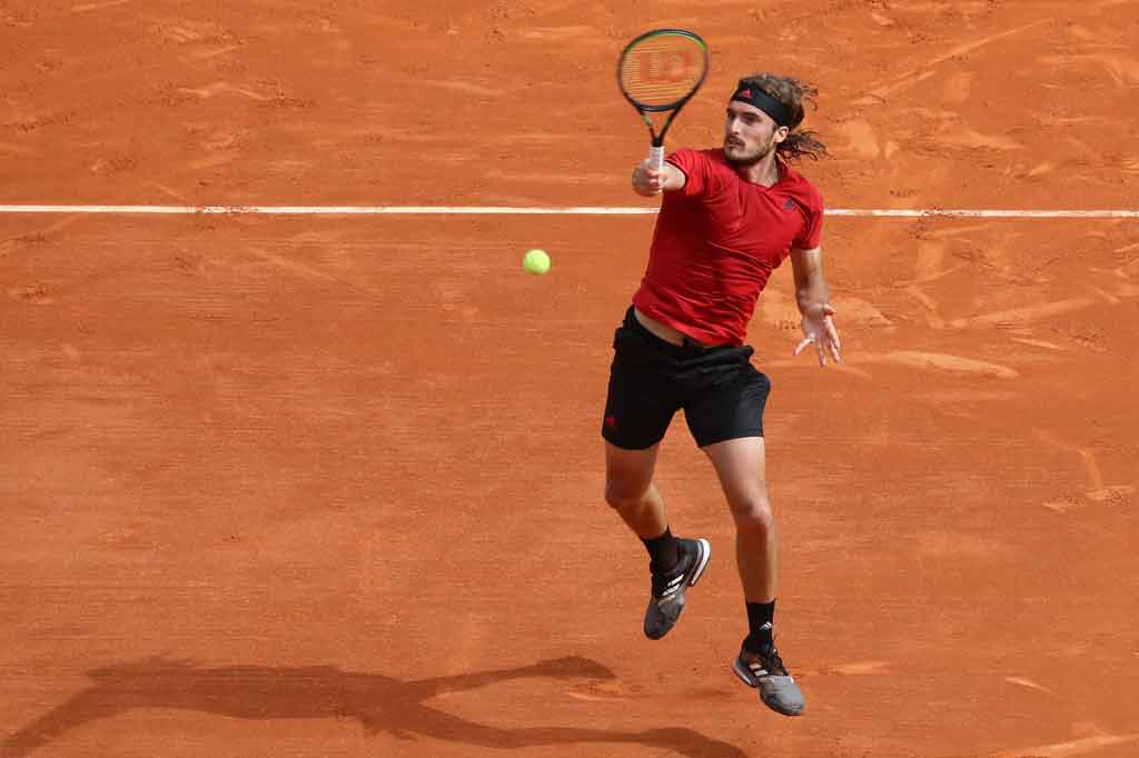 Dalam pertandingan yang berlangsung selama satu jam delapan menit itu, Tsitsipas menembakkan 17 forehand winner dan menghasilkan 75 persen poin di area net demi melaju ke babak delapan besar.