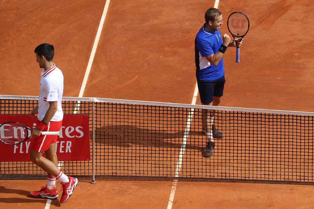 Petenis nomor satu dunia Novak Djokovic secara mengejutkan menelan kekalahan dua set langsung dari petenis non unggulan Daniel Evans di babak 16 besar Monte Carlo Masters, Kamis waktu setempat.