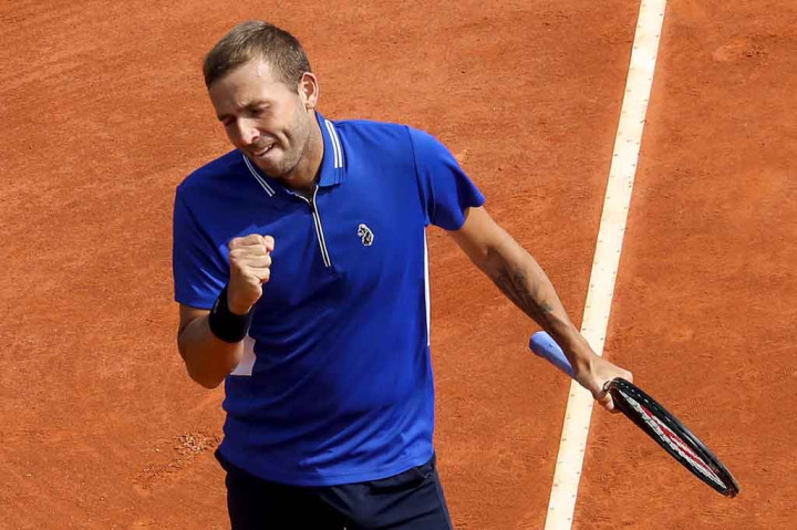 Petenis peringkat 33 Evans, yang menyingkirkan pemenang Miami Open Hubert Hurkacz pada putaran sebelumnya, akan melawan unggulan ke-11 David Goffin untuk memperebutkan satu tempat di semifinal.