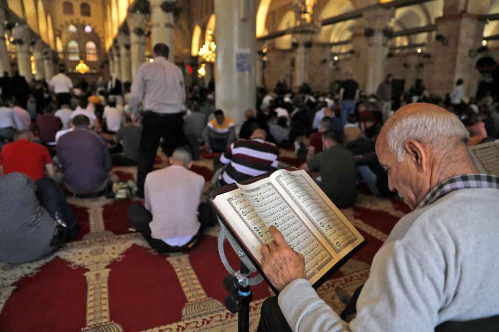 Dia menyatakan bahwa Ramadan lalu otoritas Israel tidak mengizinkan siapa pun memasuki Al-Aqsa kecuali dirinya.