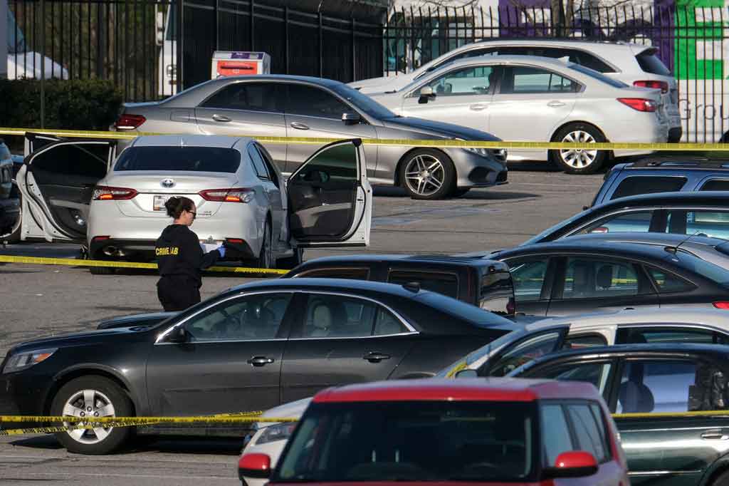 Penembakan massal kembali terjadi di Amerika Serikat. Terbaru, sedikitnya delapan orang meninggal dunia dan beberapa terluka dalam penembakan di Kota Indianapolis, AS, Kamis, 15 April 2021 waktu setempat. Pelaku penembakan kemudian diketahui bunuh diri.